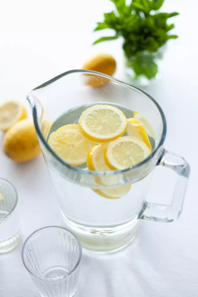 lemon water, health benefits of lemons