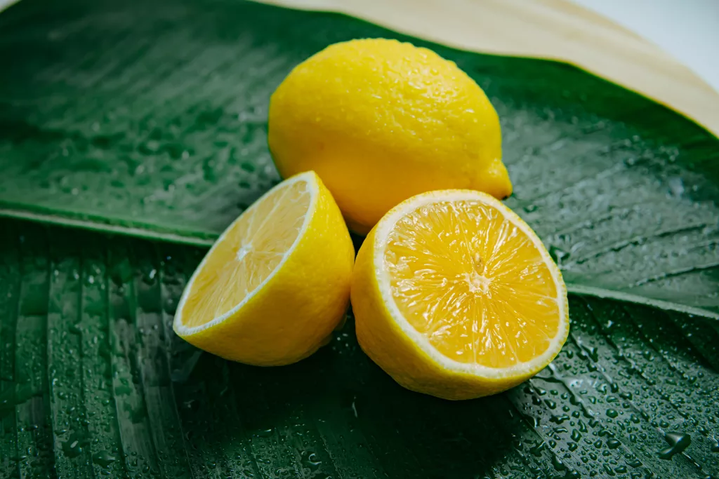 Health Benefits of Green Tea with Lemon, ways to use lemon, lemons as natural skin care