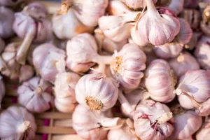 Everything You Need to Know About The 8 Best Benefits of Using Garlic at Night?