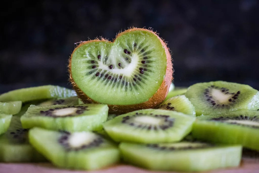 sliced Kiwi fruit, health benefits of kiwi