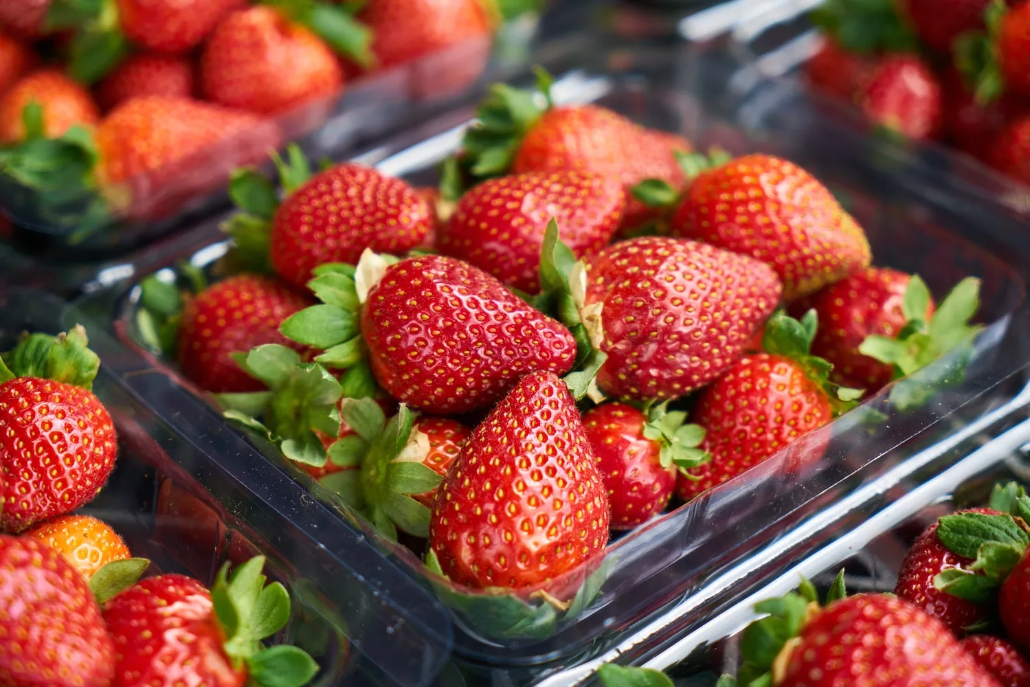 strawberries on clear plastic container, strawberries health benefits