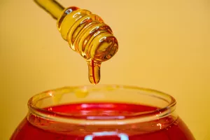 7 Amazing Health Benefits of Honey: Energy Booster & Immune System Support