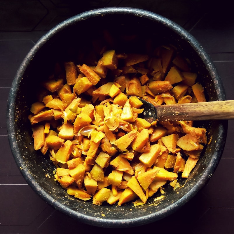 sliced fruit in black ceramic bowl | breadfruit benefits